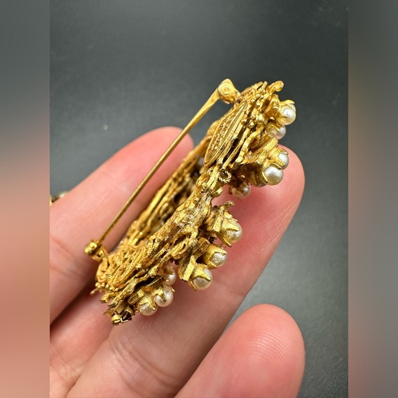 Vintage Signed Miriam Haskell Faux Pearls brooch and clip on earrings SET - Picture 14 of 16